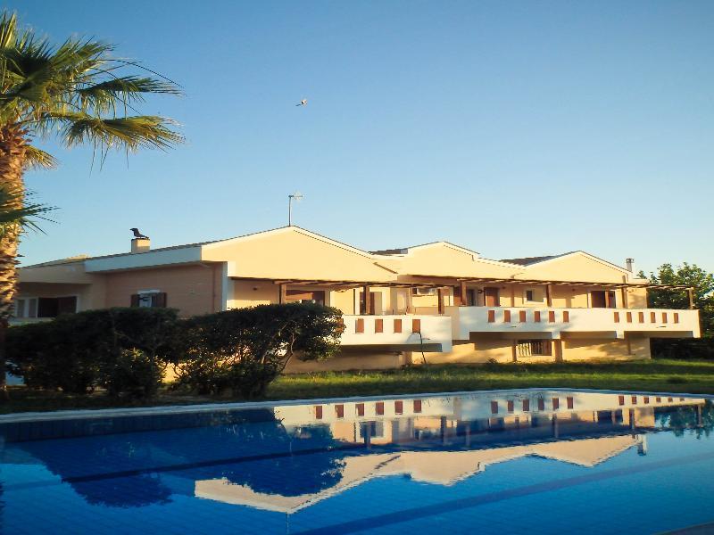 Leone Luxury Villas Kalamaki  Exterior photo